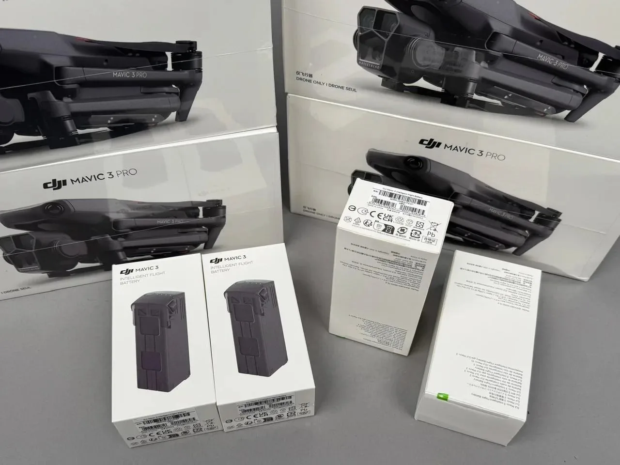 Новая поставка квадрокоптеров DJI MAVIC 3 PRO уже в наличии на нашем складе, оперативные отгрузки и отправки, а также самовывоз. Вся продукция под пломбами, идеал
