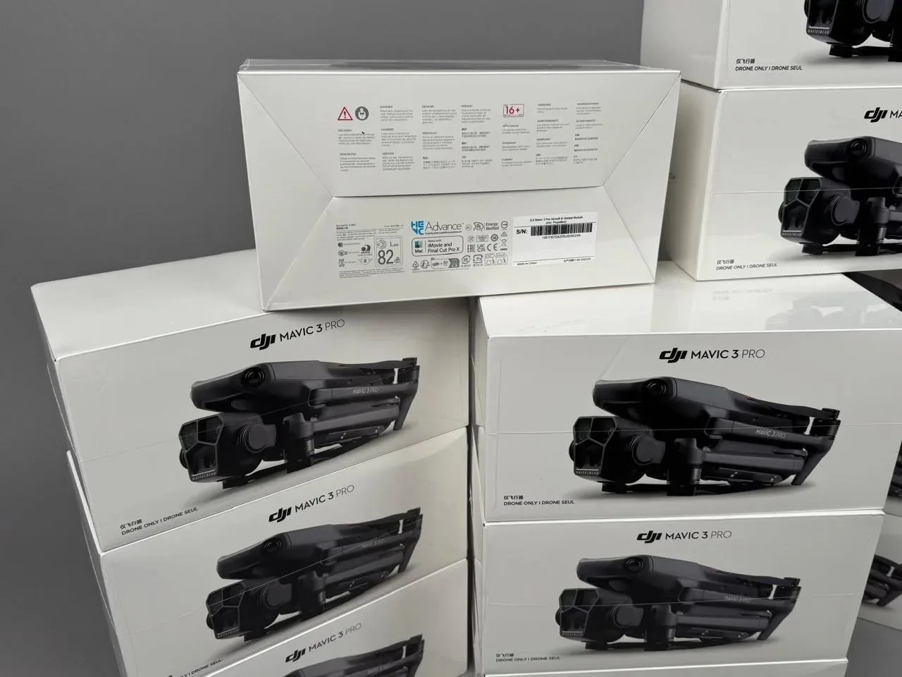 Новая поставка квадрокоптеров DJI MAVIC 3 PRO уже в наличии на нашем складе, оперативные отгрузки и отправки, а также самовывоз. Вся продукция под пломбами, идеал