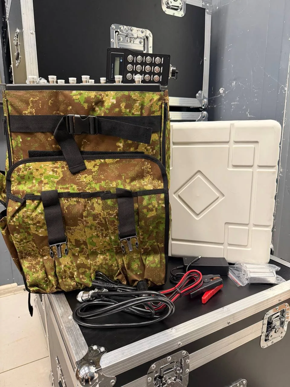РЭБ Рюкзак Гарпия pro 600W 12К с купольной антенной на крышу автомобиля и штыревыми антеннами для пехоты , 2в1