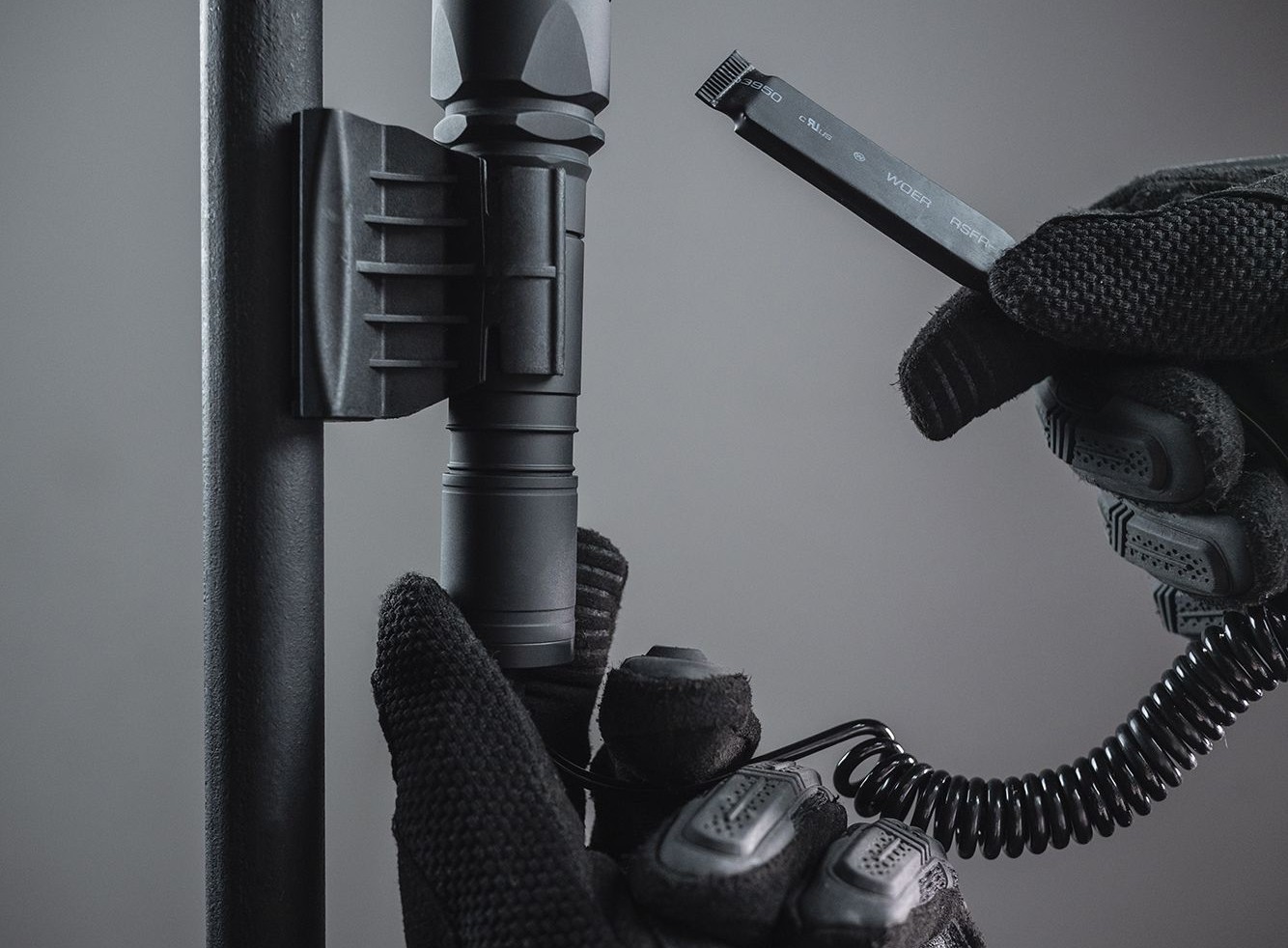 Фонарь тактический Armytek Dobermann Extended Set (белый 1000 люмен)