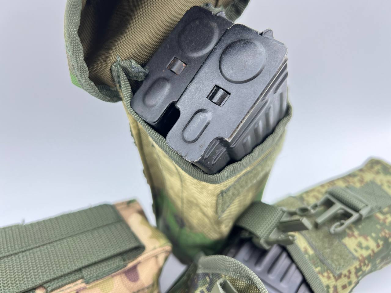 Подсумок закрытый под 2 магазина АК на Molle (олива)