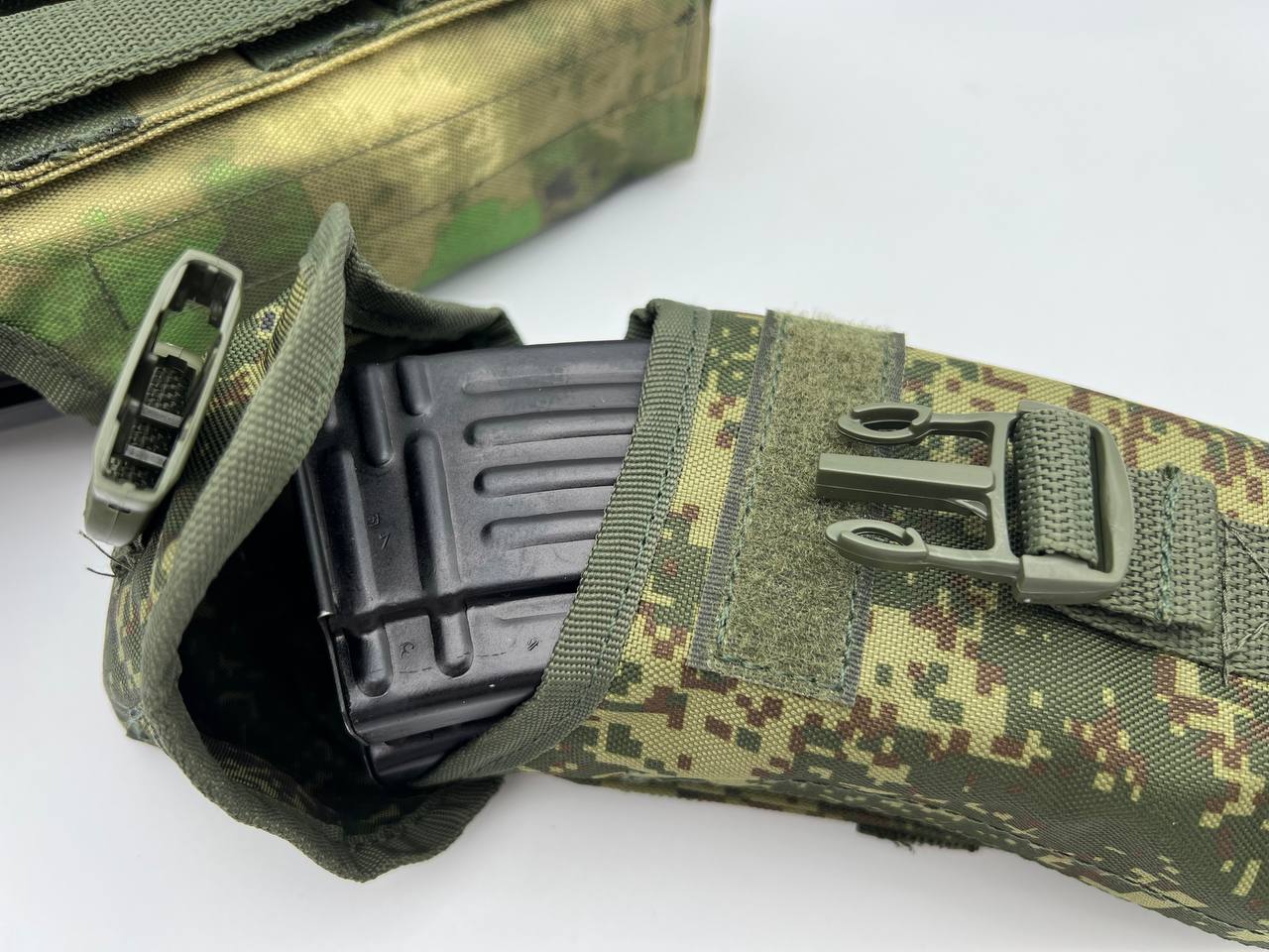 Подсумок закрытый под 2 магазина АК на Molle (олива)