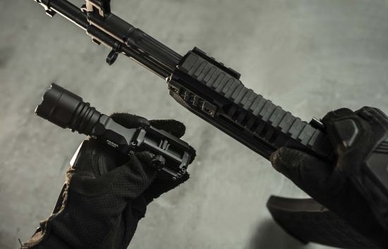 Фонарь тактический Armytek Parma C2 Pro (белый 1500 люмен)