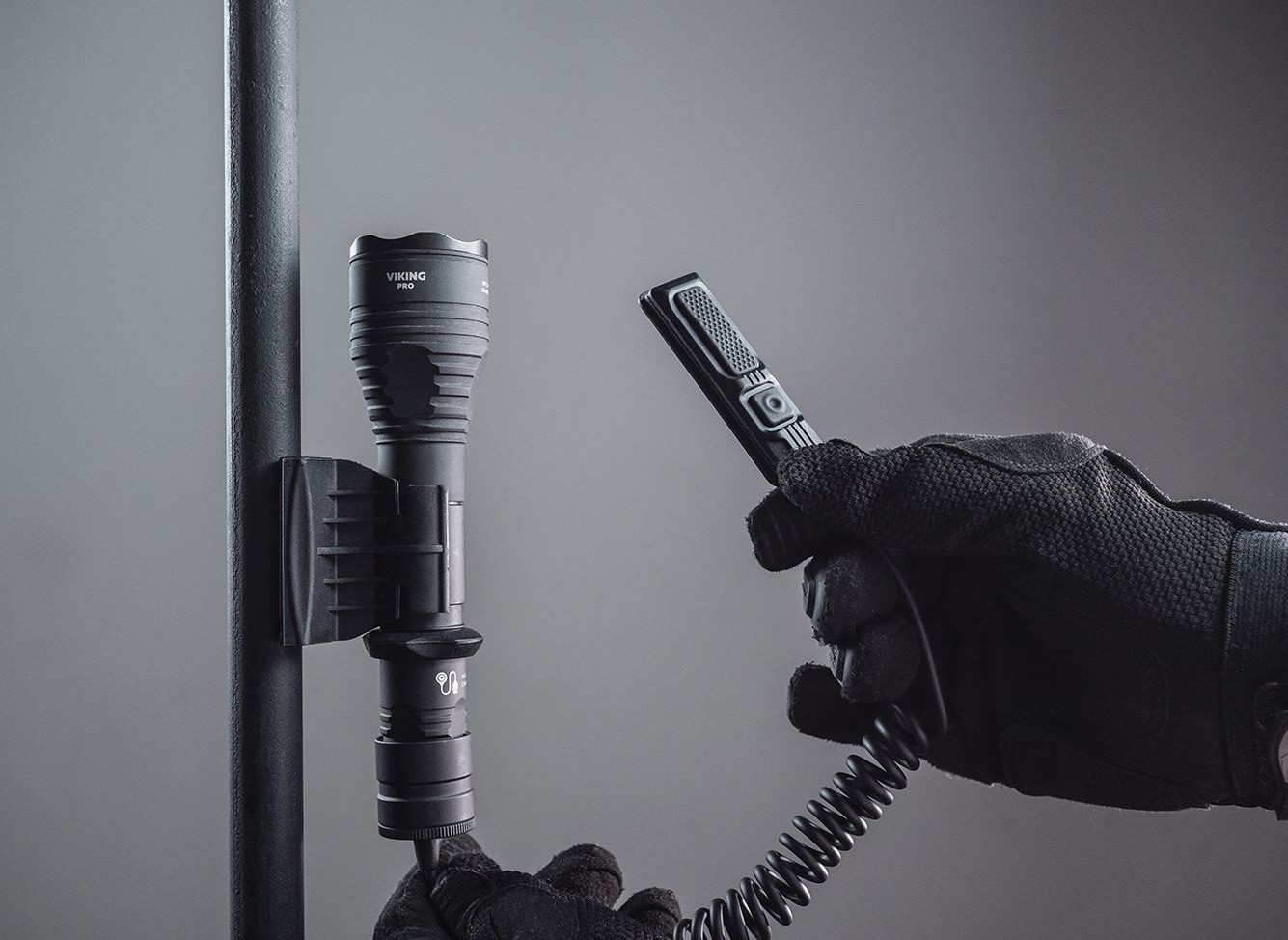Фонарь тактический Armytek Viking Pro Extended Set (нейтральный белый 2200 люмен)