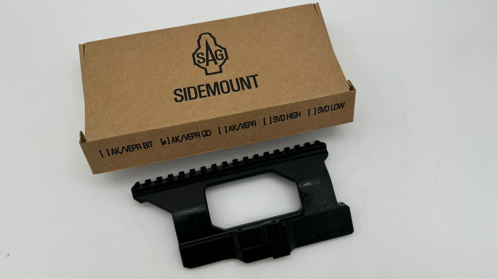 Кронштейн SAG боковой быстросъемный Picatinny/ACOG для АК/Сайга, стальная защелка и зуб, алюминиевый сплав