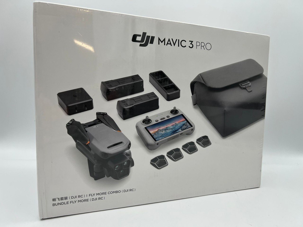 Квадрокоптер DJI Mavic 3 Pro Fly More Combo (DJI RC)