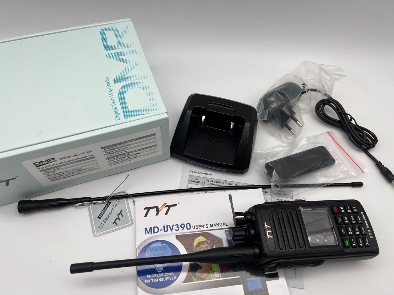 Цифровая радиостанция TYT MD-UV390 DMR 10w
