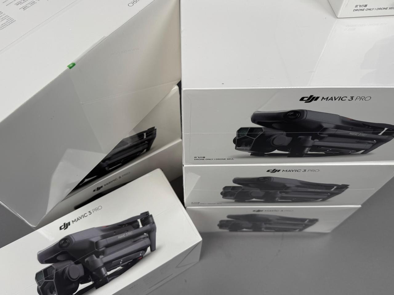 Квадрокоптер DJI Mavic 3 Pro (тушка / only drone)