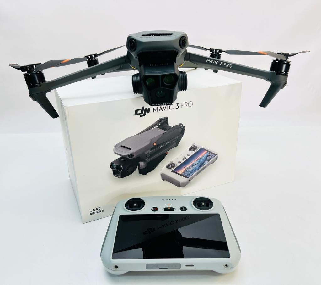 Квадрокоптер DJI Mavic 3 Pro (DJI RC)