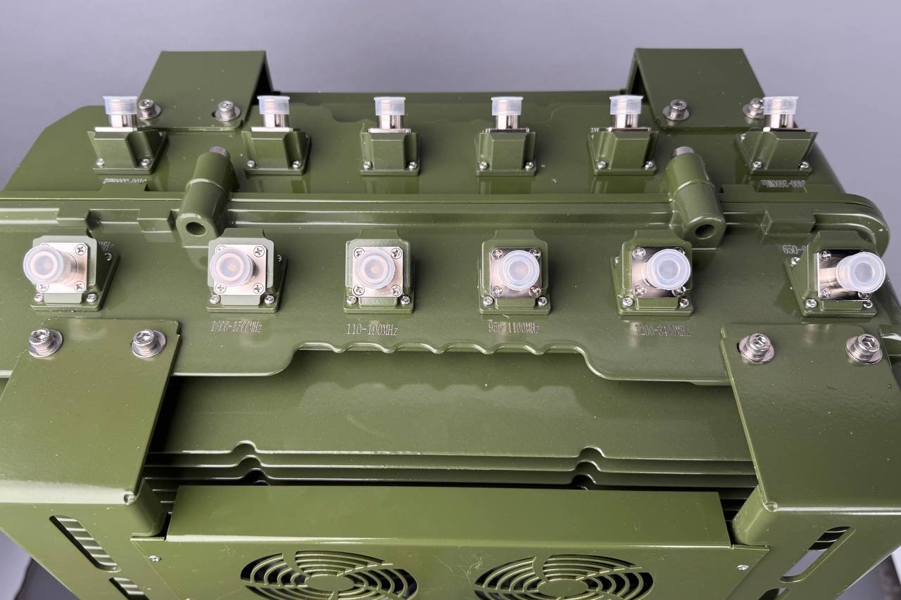 Станция РЭБ «Скания D14» (диапазон 100-5800 МГц, 700 Вт)