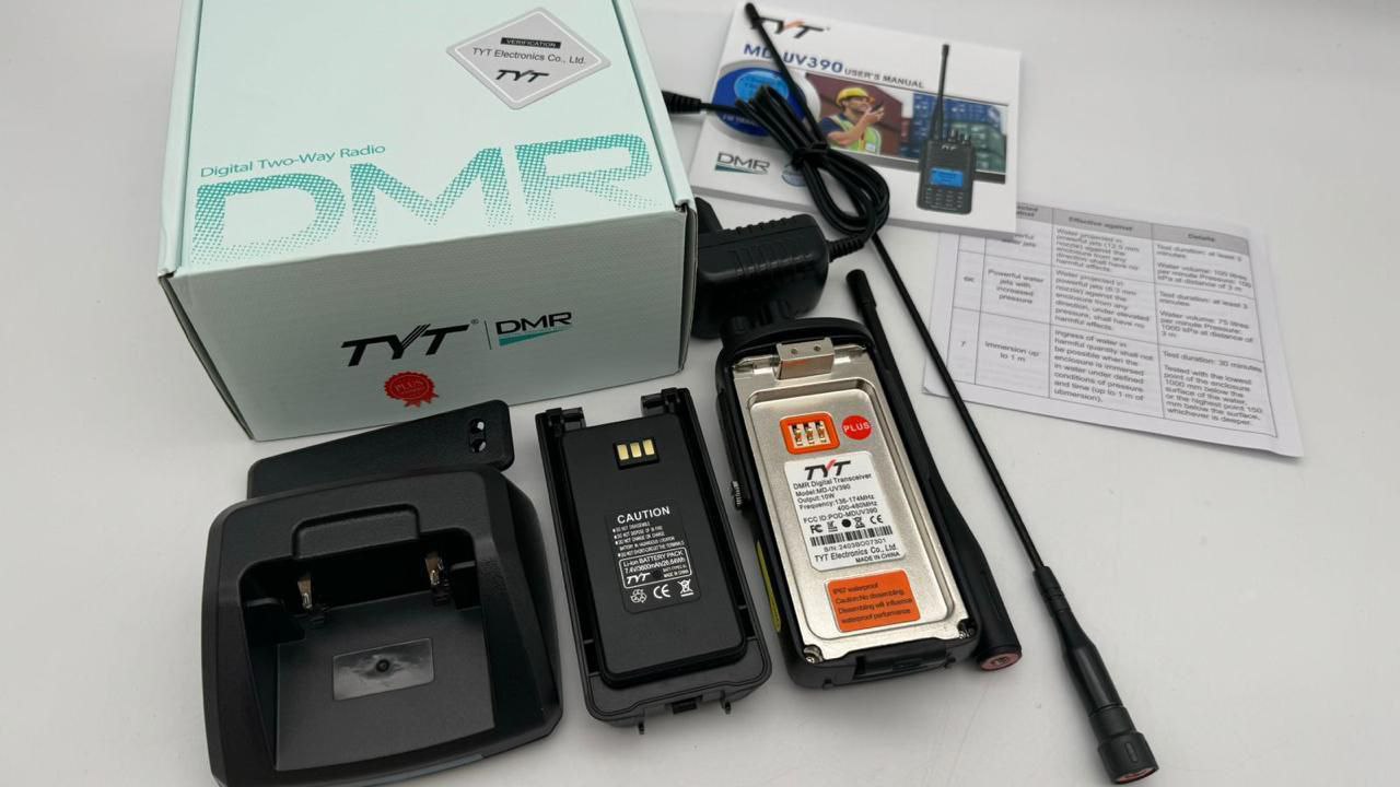 Цифровая радиостанция TYT MD-UV 390 DMR