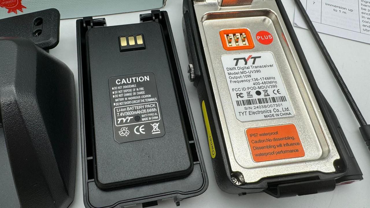 Цифровая радиостанция TYT MD-UV 390 DMR