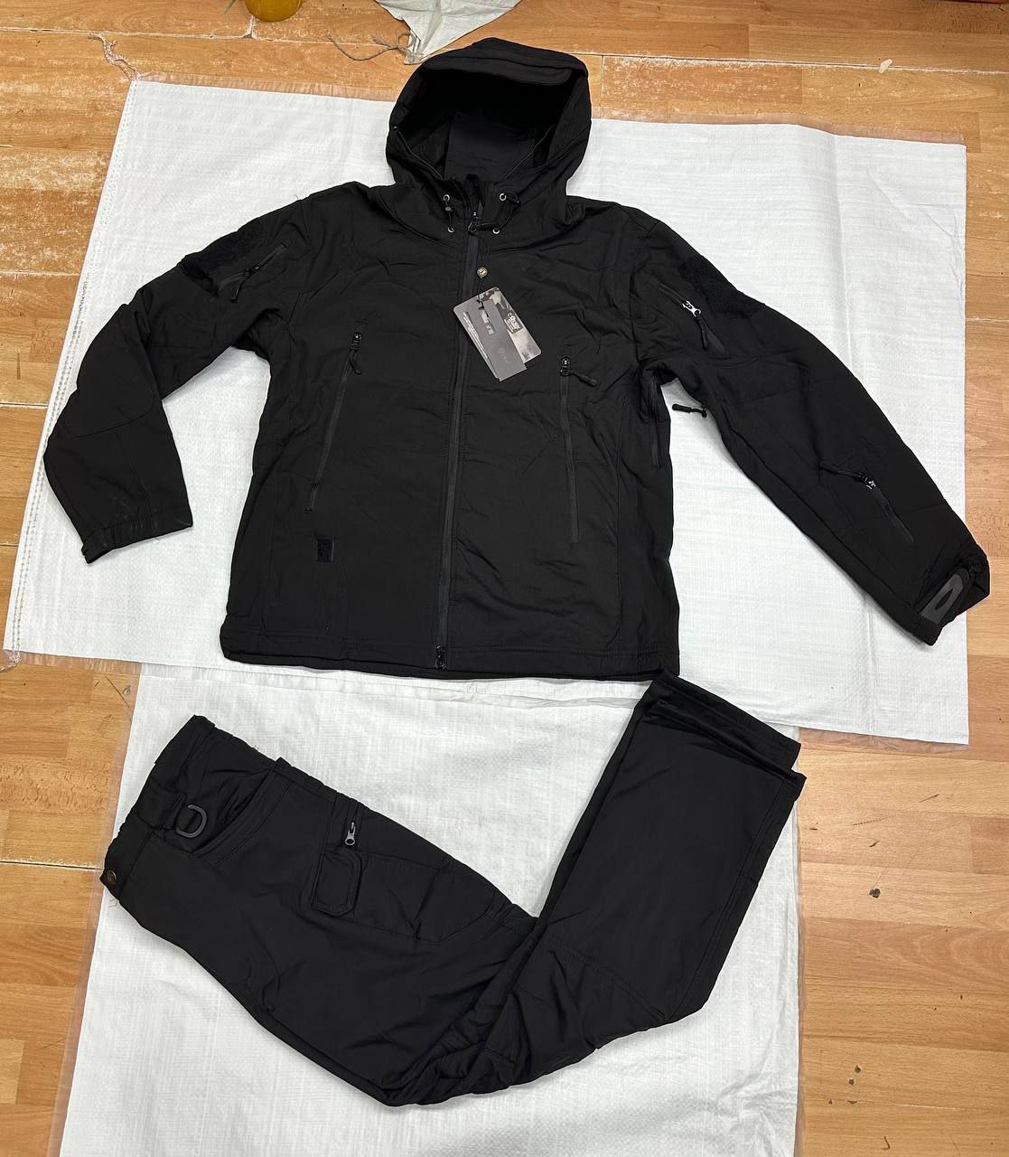 Тактический костюм Esdy Softshell - изготовлен из водоотталкивающей ткани (Акулья кожа), с утепленным флисовым подкладом